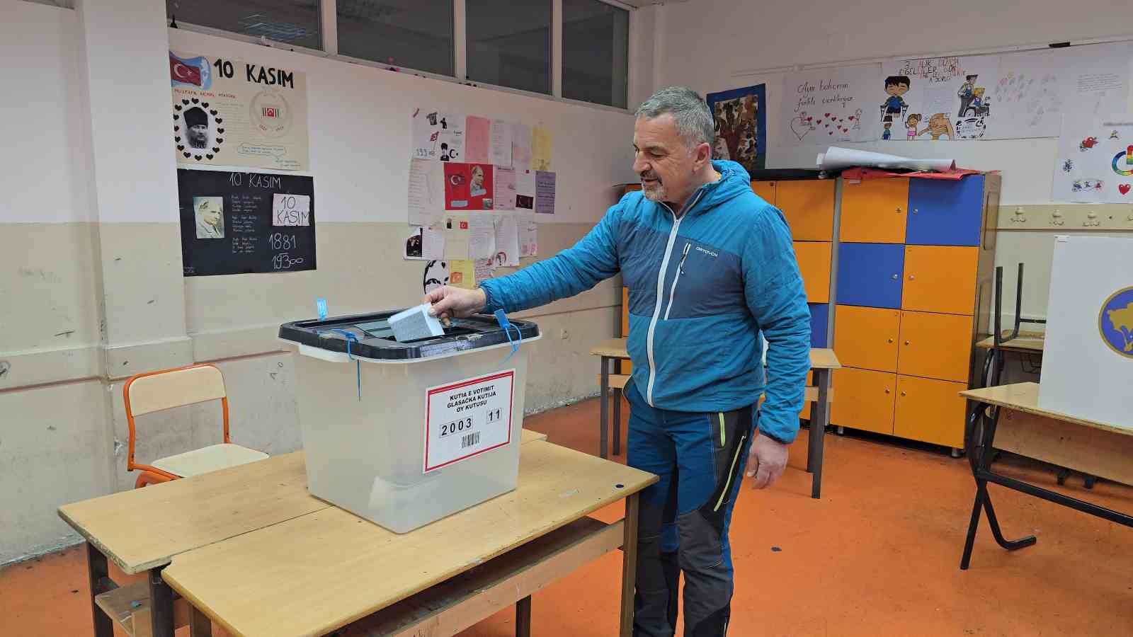 kosova halki erken secimler icin sandik basinda 1 sIDsSkrQ