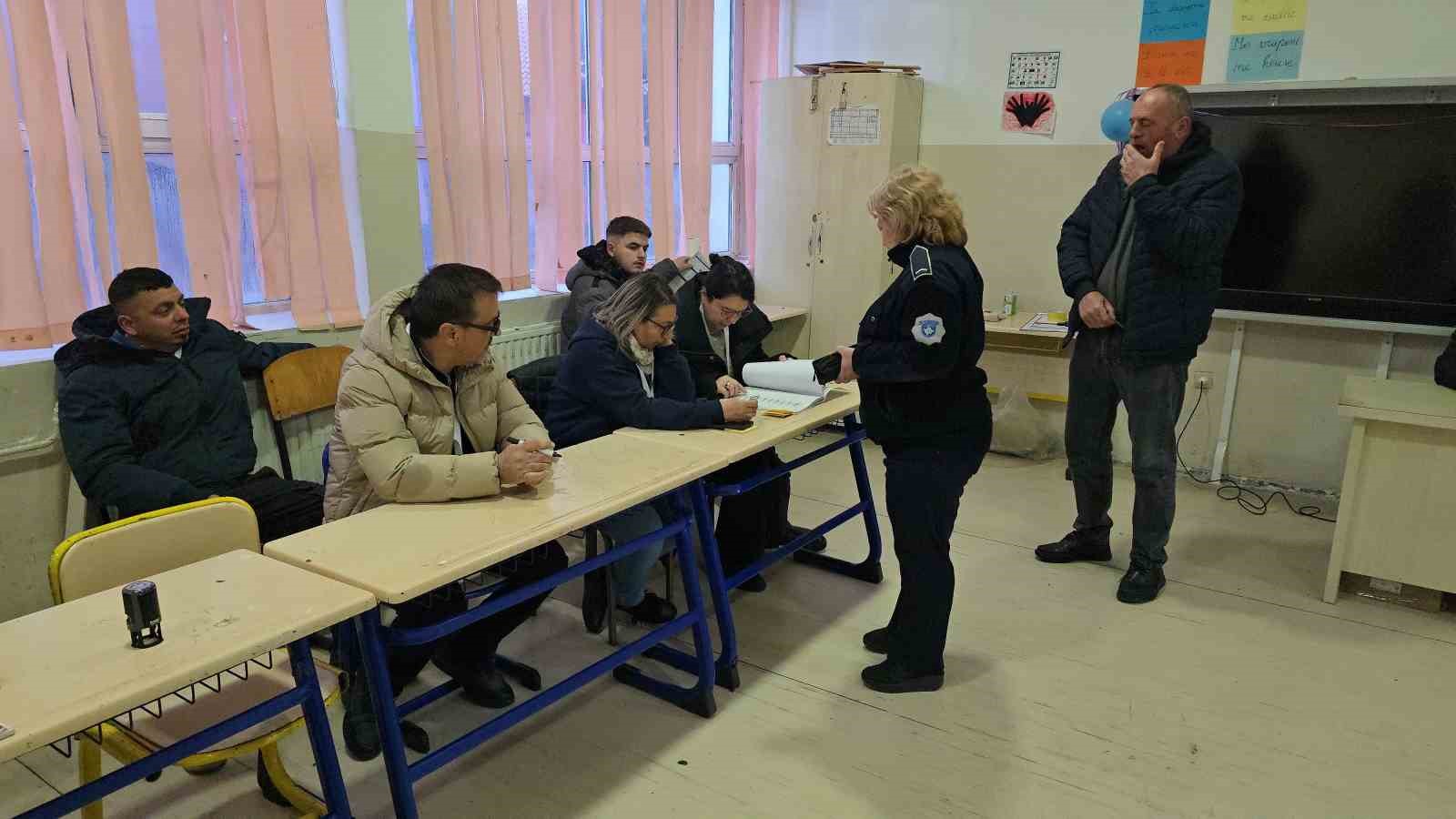 kosova halki erken secimler icin sandik basinda 2 w1jCTDzM