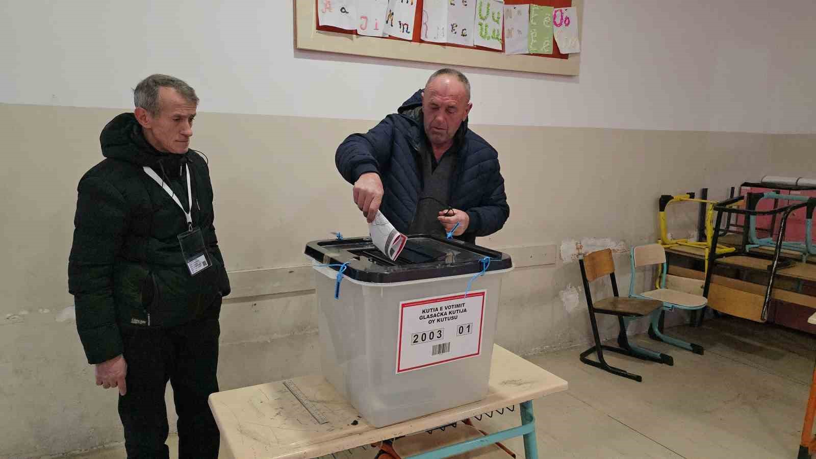 kosova halki erken secimler icin sandik basinda 4 faszsyCI