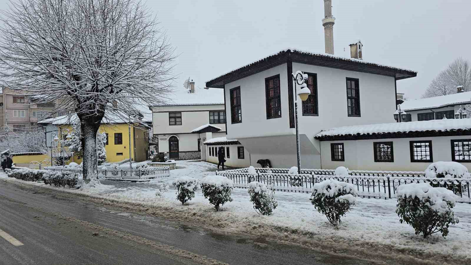kosovada kar yagisi prizrende kartpostallik goruntuler olusturdu 2 jsDlfERv