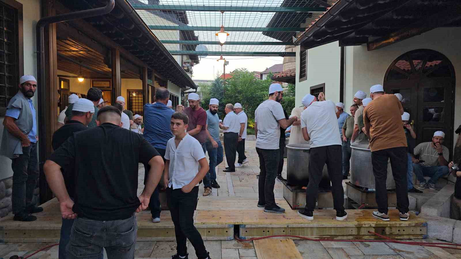 kosovada osmanli mirasi tekkede asure kazanlari kaynatildi 4 FeEQjDWv