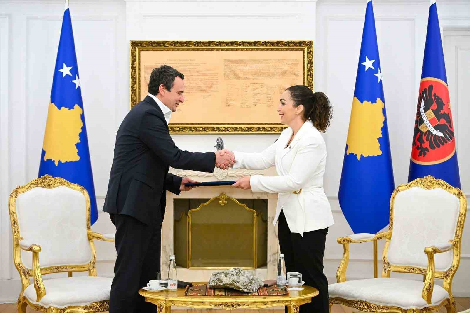 kosovada yeni hukumete ilk kez turk basbakan yardimcisi 1 hg3mRYgz
