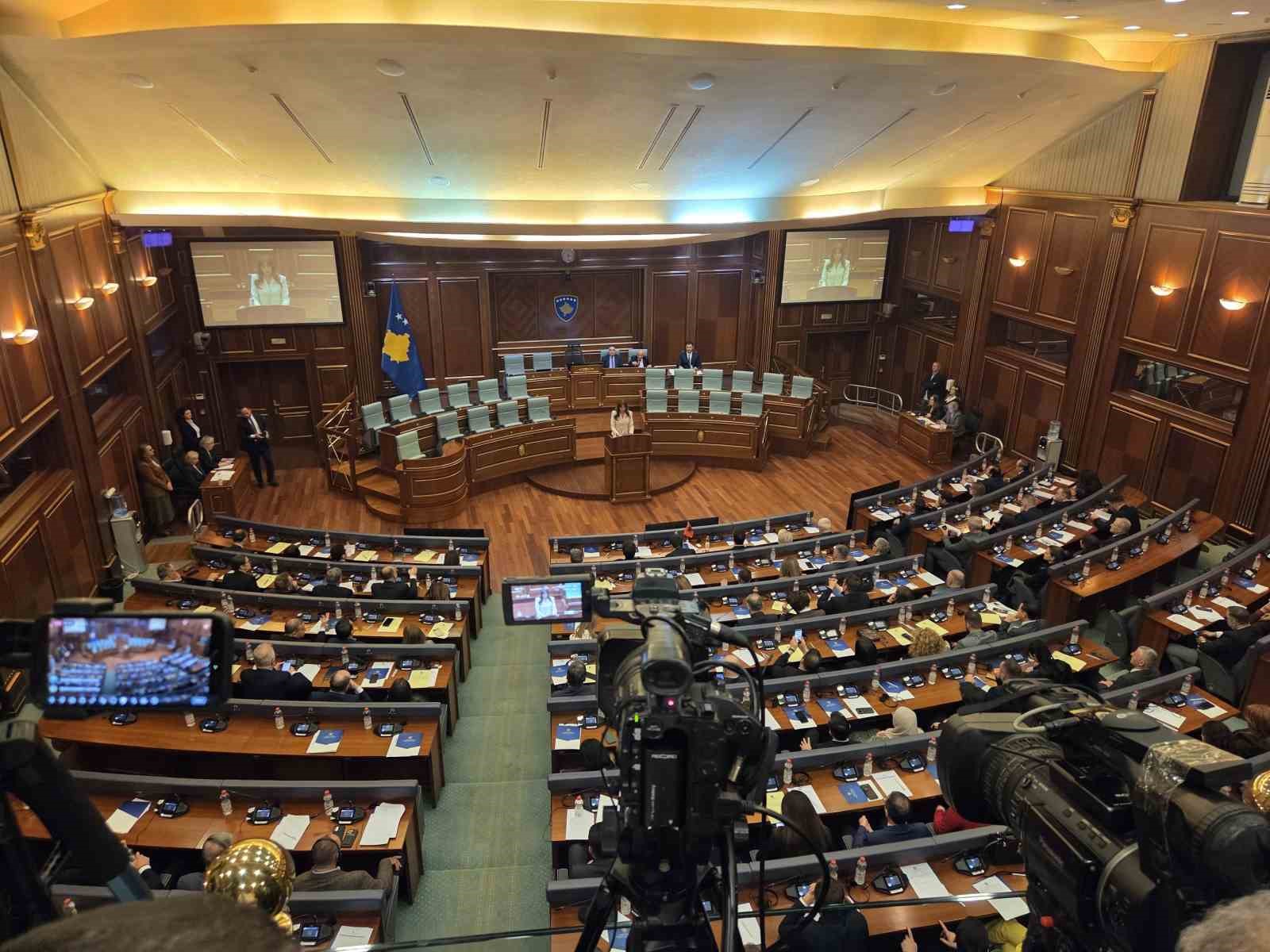 kosovada yeni hukumete ilk kez turk basbakan yardimcisi 3 mD4ty65L