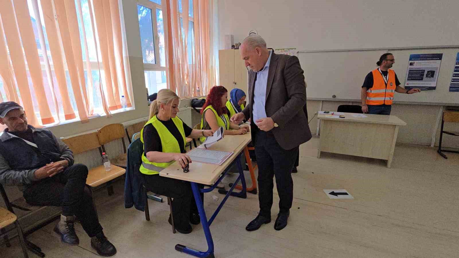 kosovadaki genel secimlerde basbakan kurtinin partisi yuzde 4713 oyla birinci oldu 0