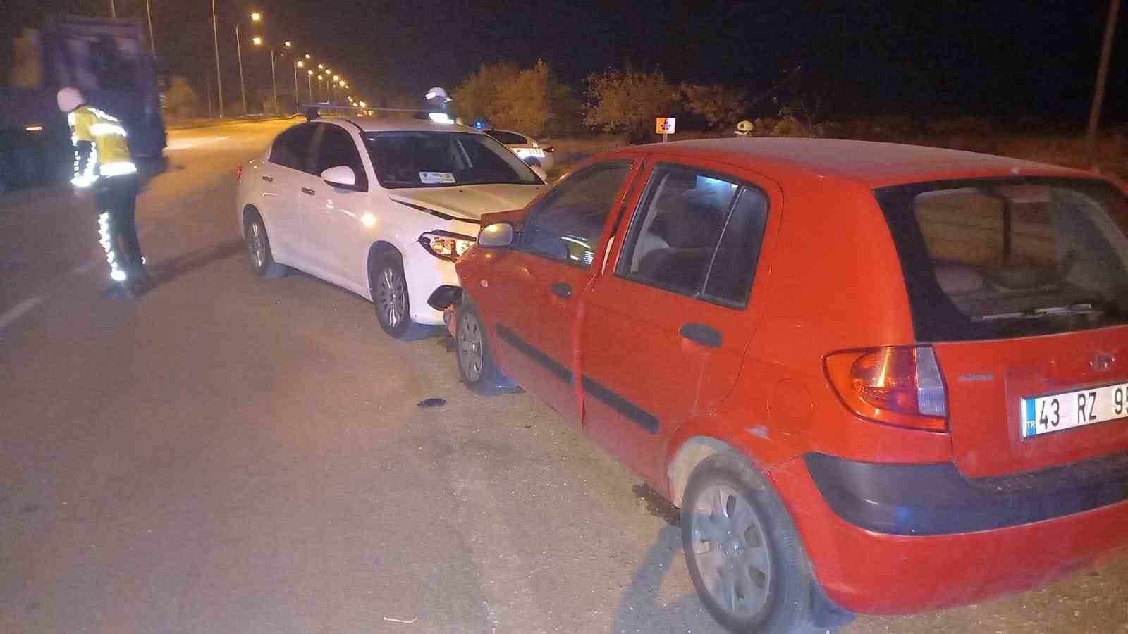 Kotrolden çıkan otomobil radar görevi yapan polis aracına çarptı, 2 kişi yaralandı 6 kotrolden cikan otomobil radar gorevi yapan polis aracina carpti 2 kisi yaralandi 2 QvjWfJpt