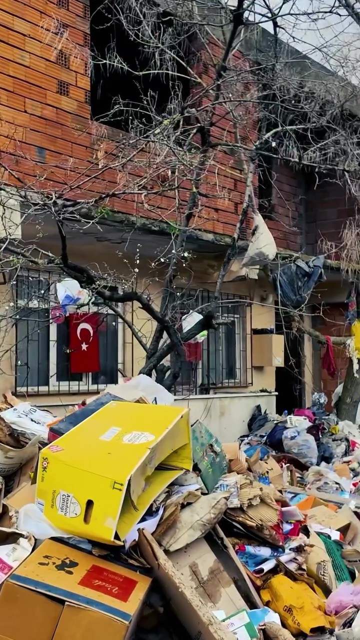 kotu koku ihbariyla gidilen evden 30 ton cop cikti 1 IPB5AXpG