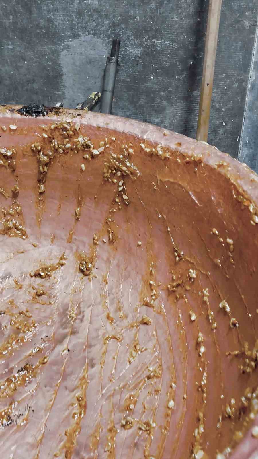 kotu koku uzerine girilen evde mide bulandiran sartlarda lokum ve cezerye uretildigi ortaya cikti sIyjJNsE