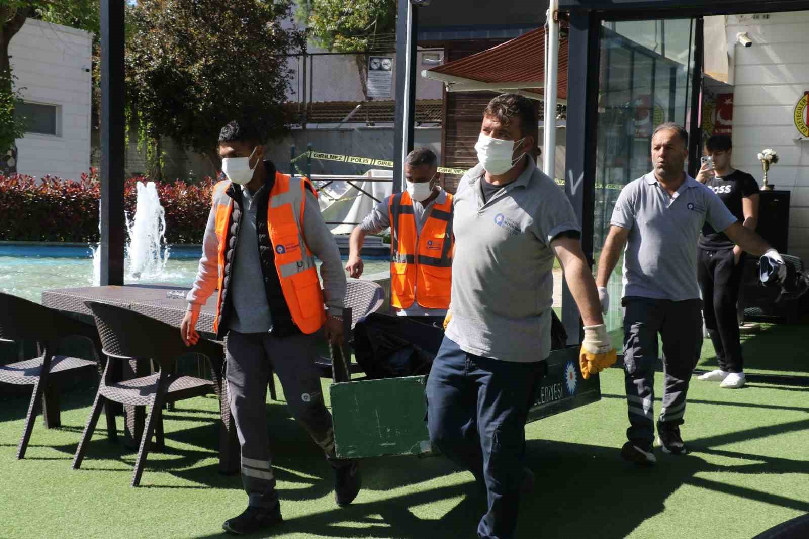 Kötü kokudan şüphelenerek baktıkları reklam panosundan tanınmayacak halde ceset çıktı 10 kotu kokudan suphelenerek baktiklari reklam panosundan taninmayacak halde ceset cikti 6 HcCEagWY