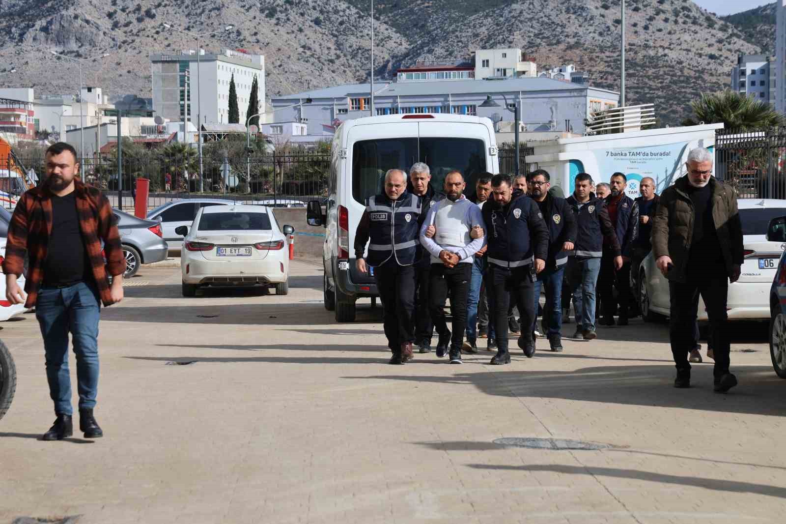 koy kusatildi katiller ile onlara yardim edenler yakalandi 4 supheli adliyeye sevk edildi 2 PvDT5pME