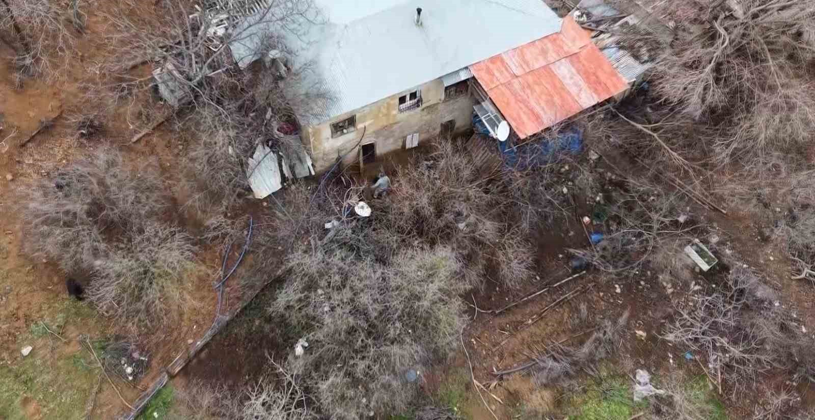 koy kusatildi katiller ile onlara yardim edenler yakalandi 4 supheli adliyeye sevk edildi 3 n1IqR1sn