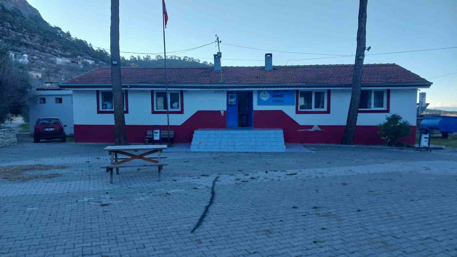 koy okulu 2 ogrenci icin acik ogrenciler karnelerini aldi 5 vjVIhThQ