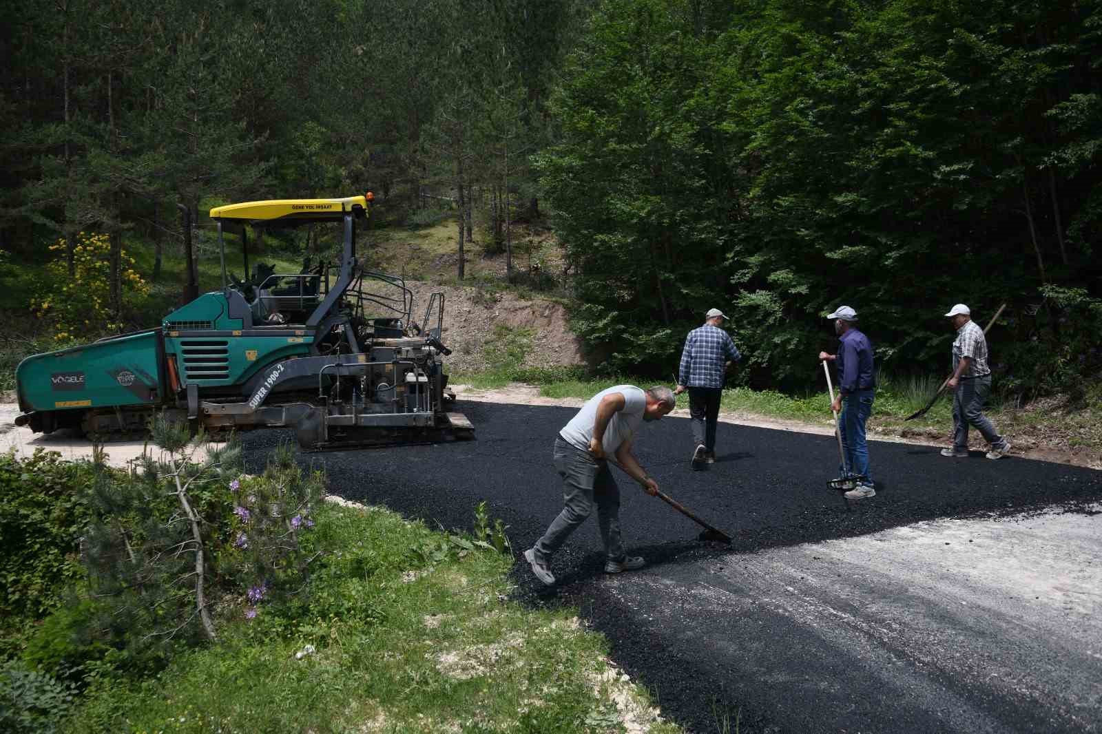 Köy yolları asfaltlanan vatandaşlar şükür kurbanı kesti 6 koy yollari asfaltlanan vatandaslar sukur kurbani kesti 2 lZKyKzWL