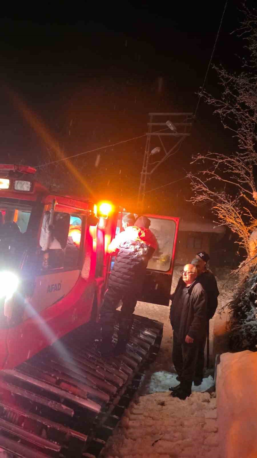 Köyde mahsur kalan tansiyon hastası, 5 saatlik mücadeleyle hastaneye ulaştırıldı 8 koyde mahsur kalan tansiyon hastasi 5 saatlik mucadeleyle hastaneye ulastirildi 4