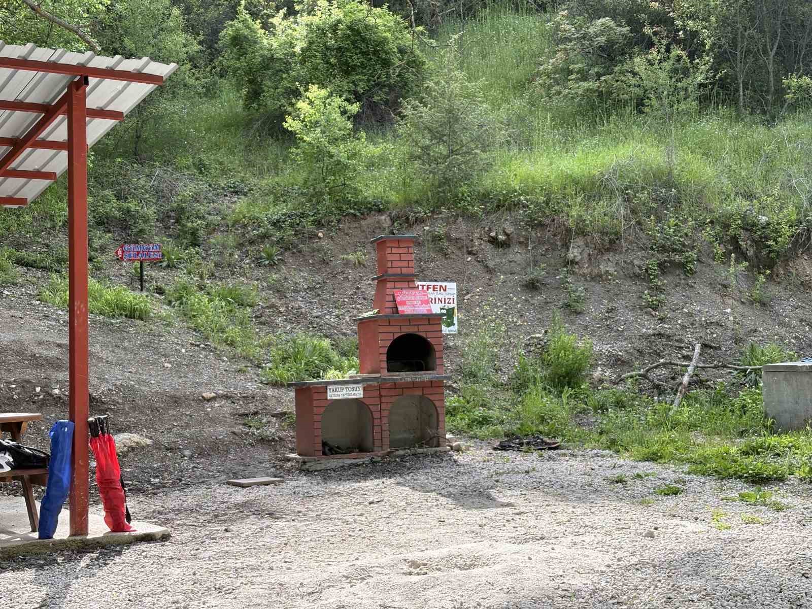 Köylüler yaptı, akın eden ziyaretçilerin bıraktığı çöpler vatandaşları canından bezdirdi 9 koyluler yapti akin eden ziyaretcilerin biraktigi copler vatandaslari canindan bezdirdi 5 hFVEIaUp