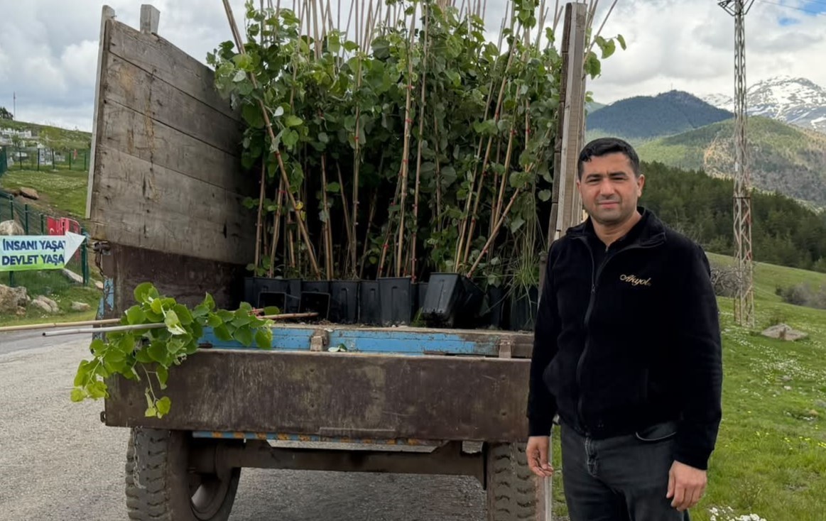 koylulerden ornek davranis 600 fidan toprakla bulustu 2 lg7cDOSX