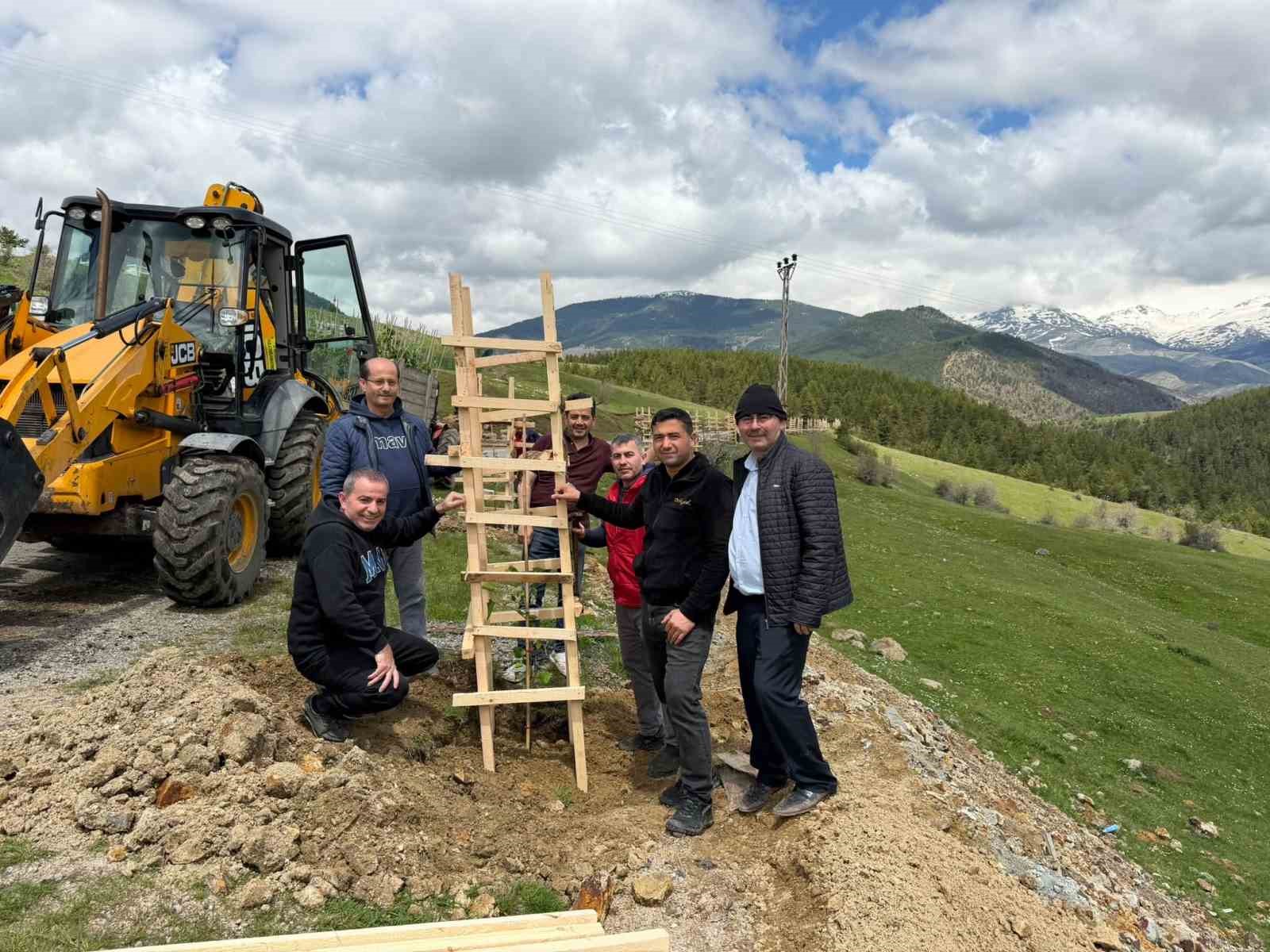 koylulerden ornek davranis 600 fidan toprakla bulustu 3 2IFQ8FwW