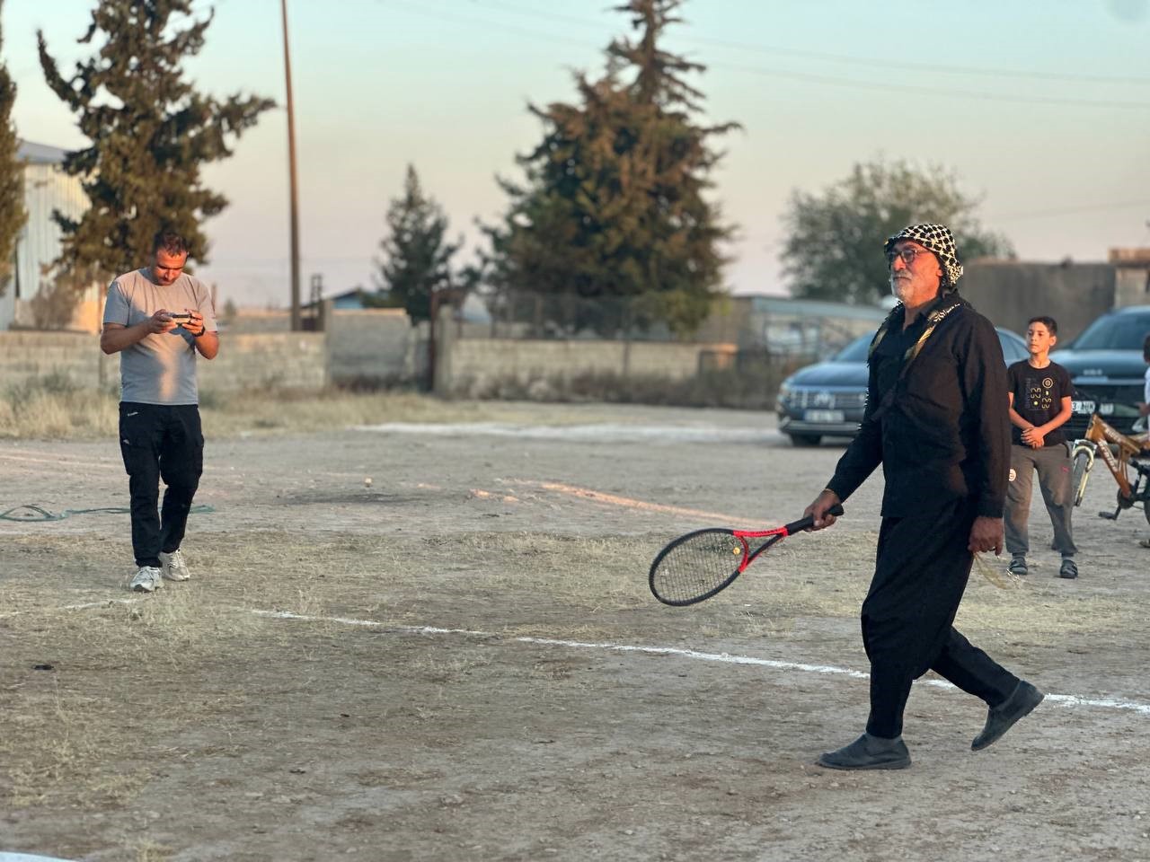 Köylülerin toprak kortta tenis keyfi 5 koylulerin toprak kortta tenis keyfi 1 65WKQulT