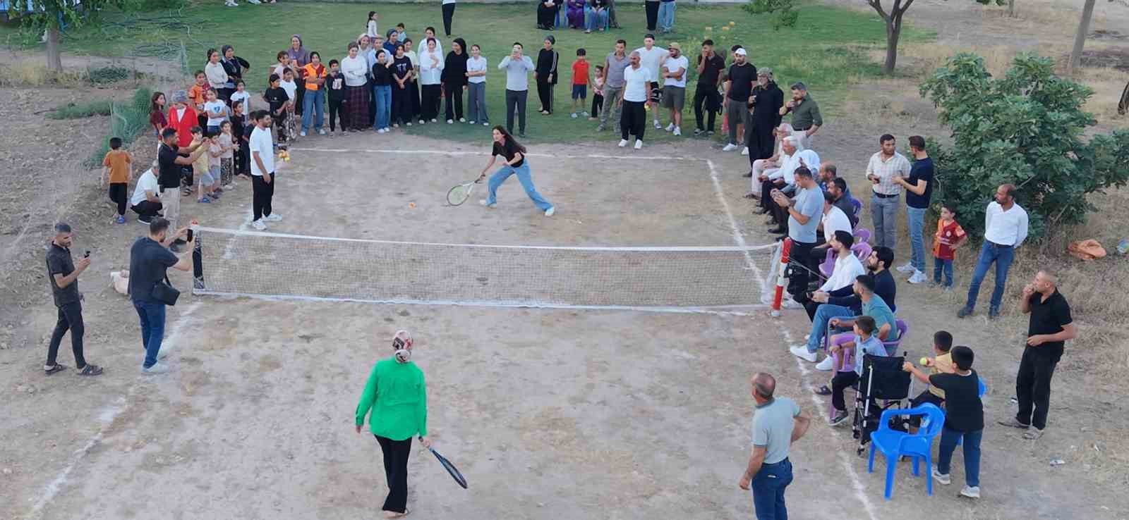 Köylülerin toprak kortta tenis keyfi 6 koylulerin toprak kortta tenis keyfi 2 6DsW3WIU