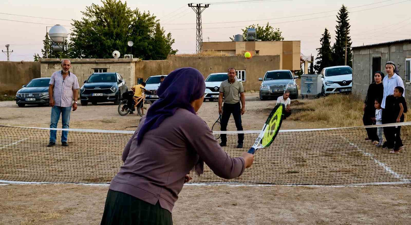 Köylülerin toprak kortta tenis keyfi 7 koylulerin toprak kortta tenis keyfi 3 e8DspImt