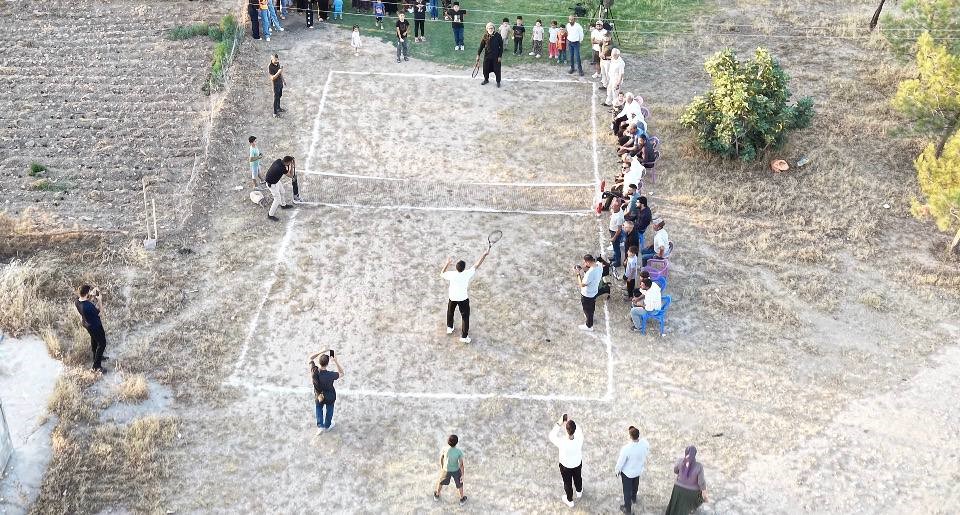 Köylülerin toprak kortta tenis keyfi 8 koylulerin toprak kortta tenis keyfi 4
