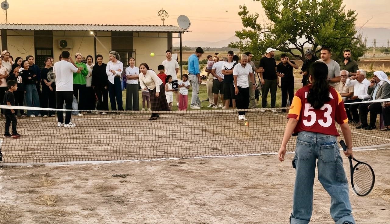 Köylülerin toprak kortta tenis keyfi 9 koylulerin toprak kortta tenis keyfi 5 EnqSHEVA