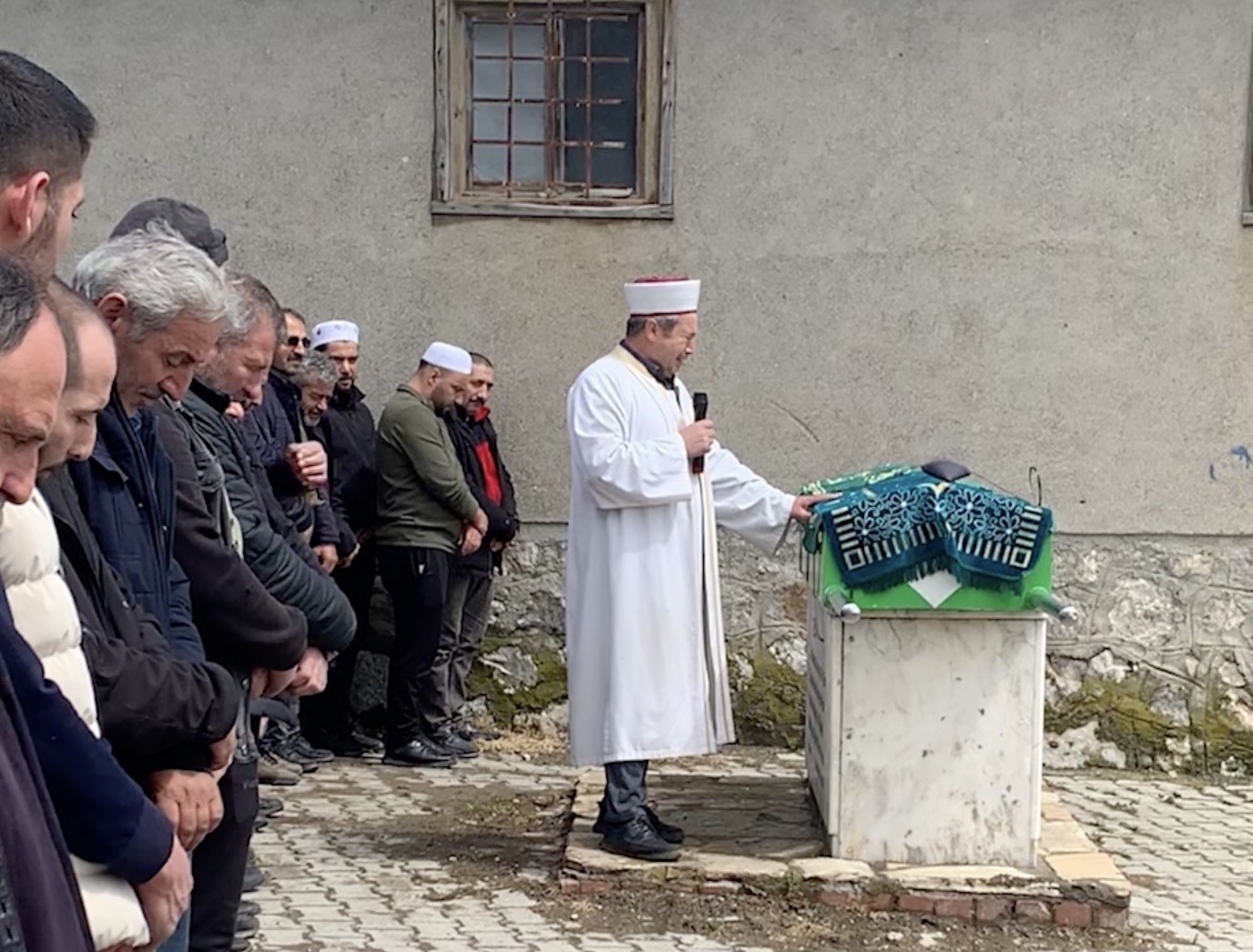koyun nesesi engelli genc herkesi gozyaslarina bogdu imam ayakta durmakta gucluk cekti 0 d6P8mLgf