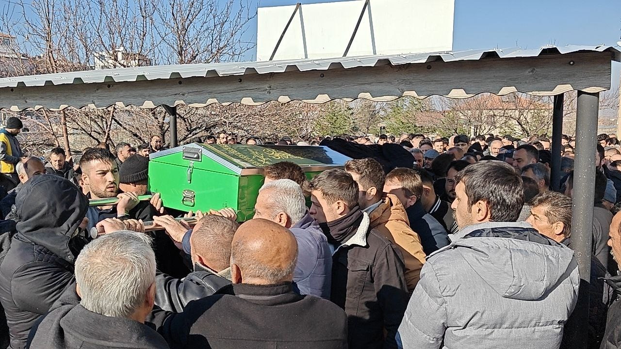 koyun otlatma meselesinden oldurulen adam topraga verildi 5 szuA4K1X