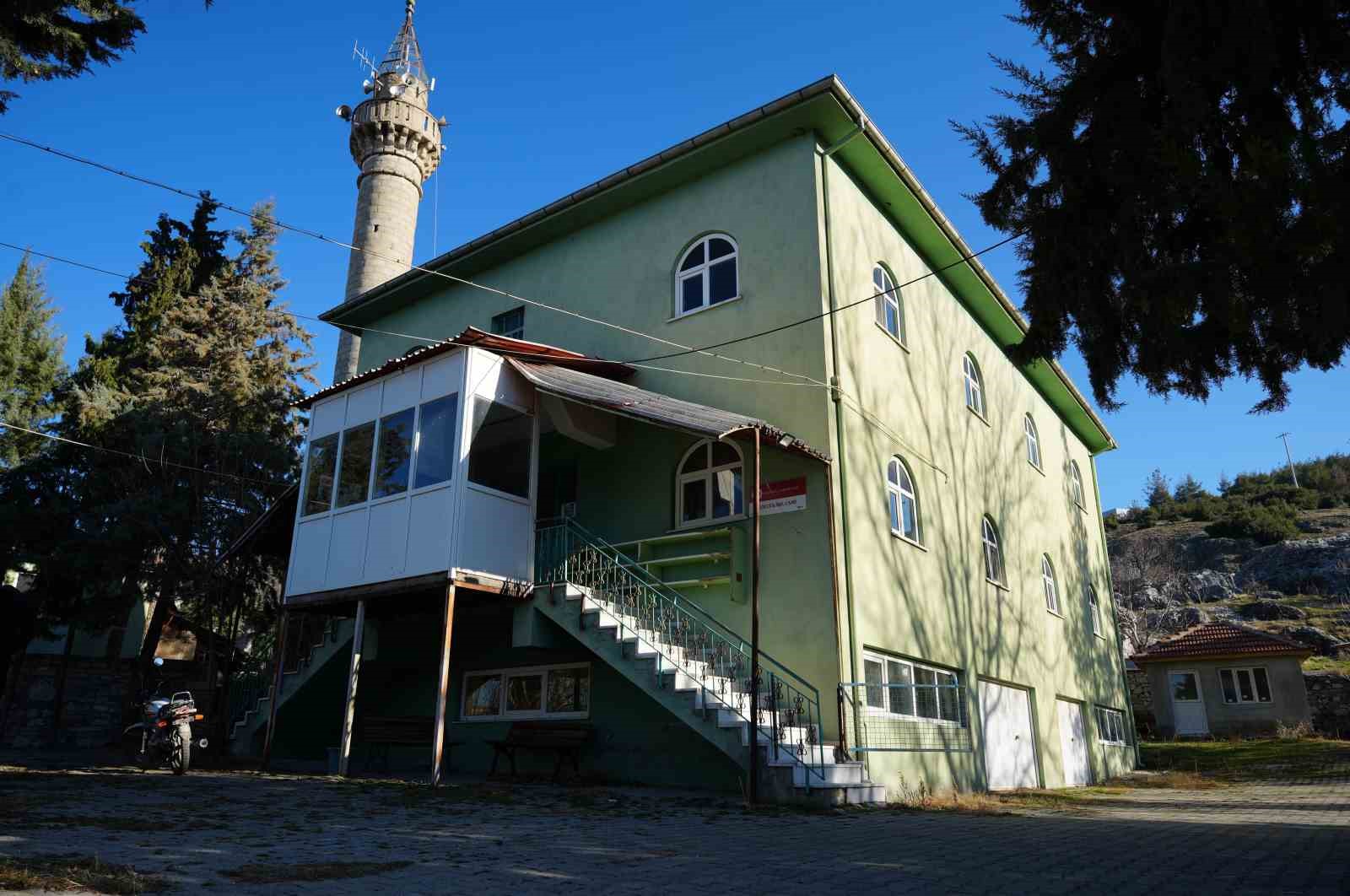 koyun tek camisinin bir kismi ve avlusu icradan satiliga cikarildi 2 kVP7lVd5