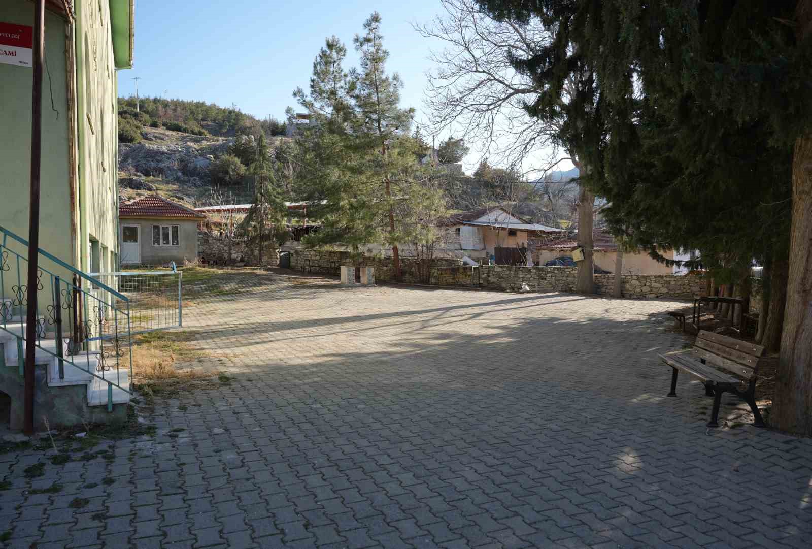 koyun tek camisinin bir kismi ve avlusu icradan satiliga cikarildi 3 5CB91iIR