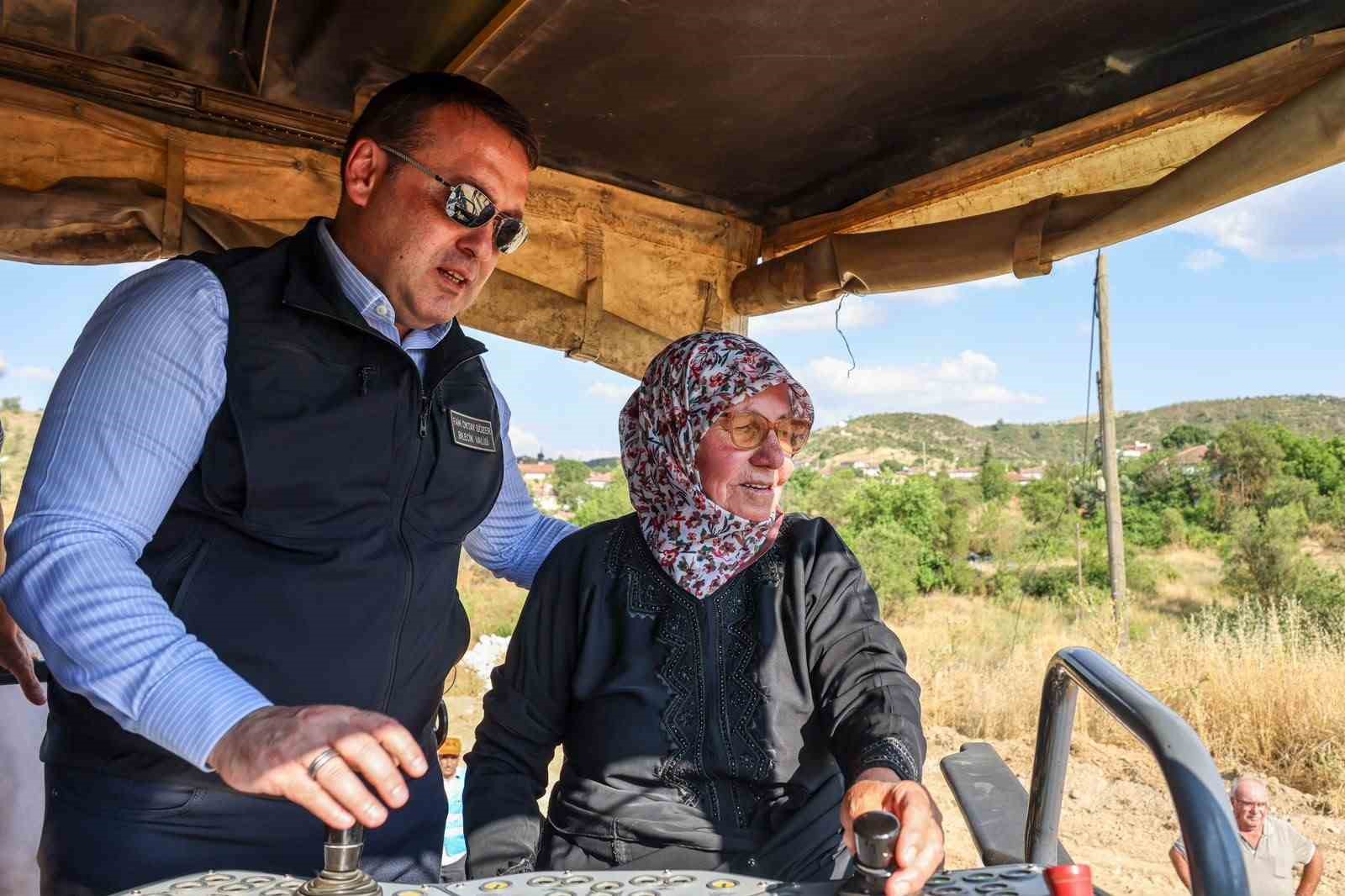 koyunun sicak asfaltini 73 yasindaki emine teyze doktu 0