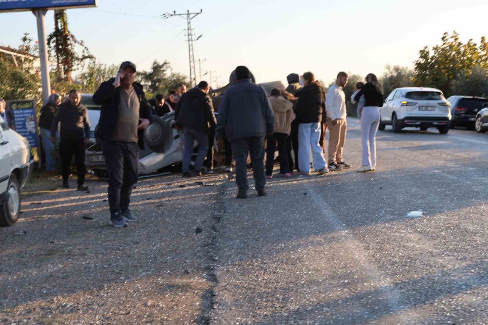 kozan kadirli yolunda hatali sollama kazaya neden oldu 2 agir yarali 0 ba9gZhIt