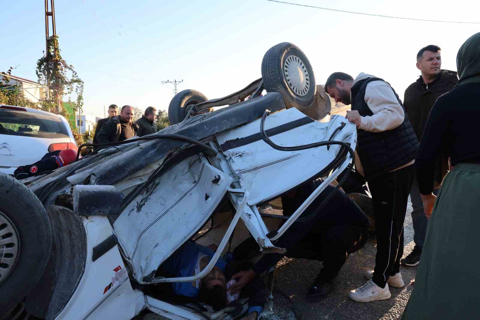 kozan kadirli yolunda hatali sollama kazaya neden oldu 2 agir yarali 3 lVtz1jbi