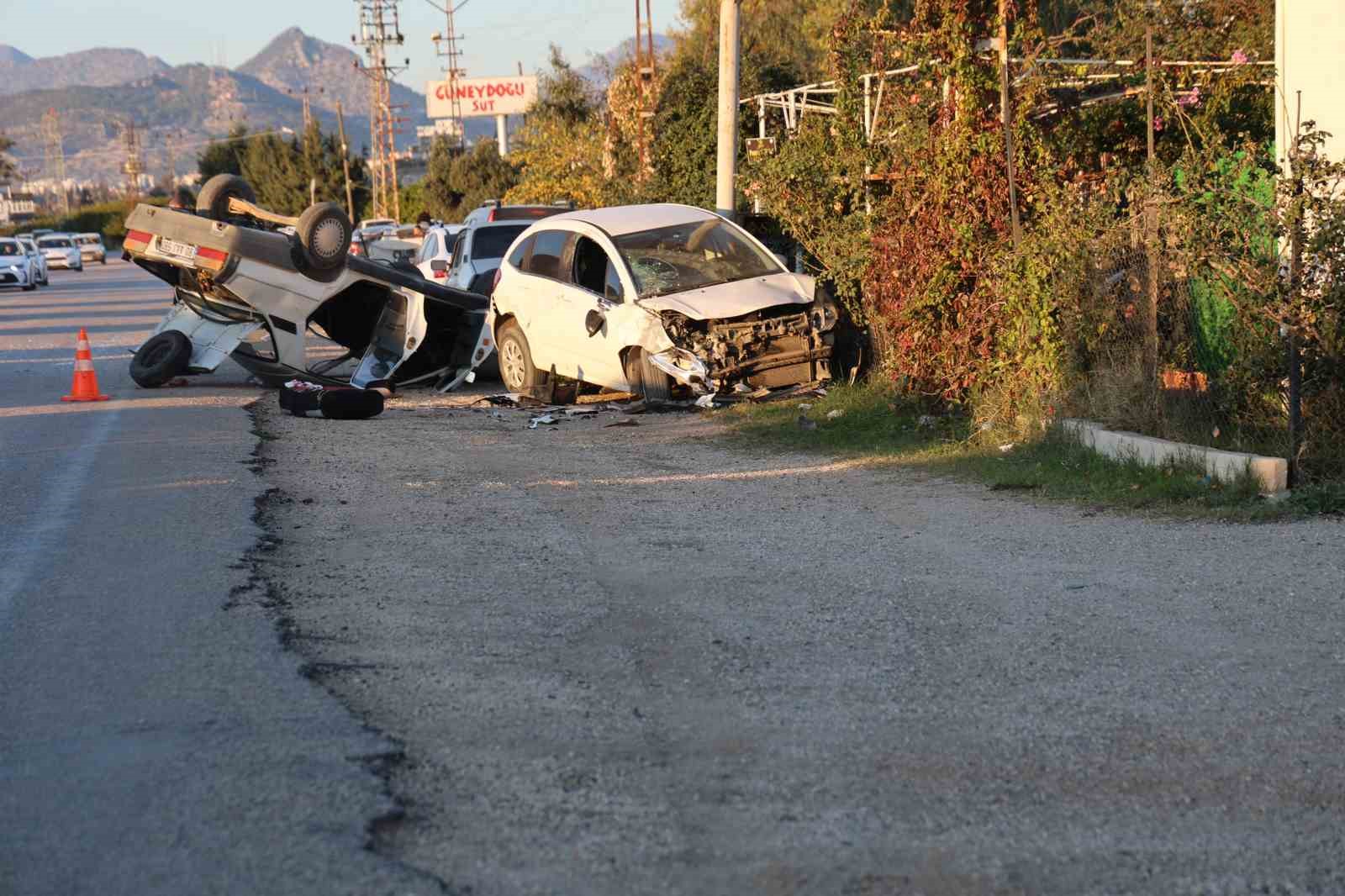 kozan kadirli yolunda hatali sollama kazaya neden oldu 2 agir yarali 6 hhVr7zCU