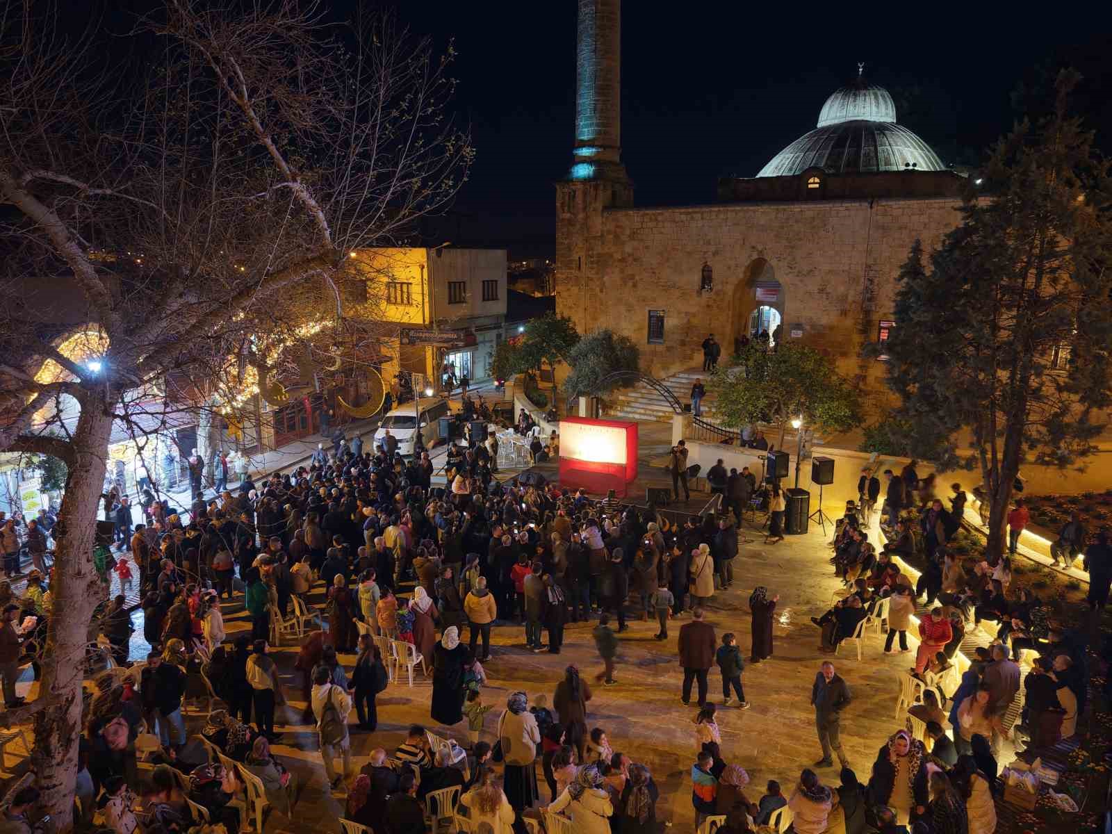 Kozan Kalesi’nden atılan topla tarihi çarşıda Ramazan coşkusu yaşandı 5 kozan kalesinden atilan topla tarihi carsida ramazan coskusu yasandi 1 kZXcwEdT