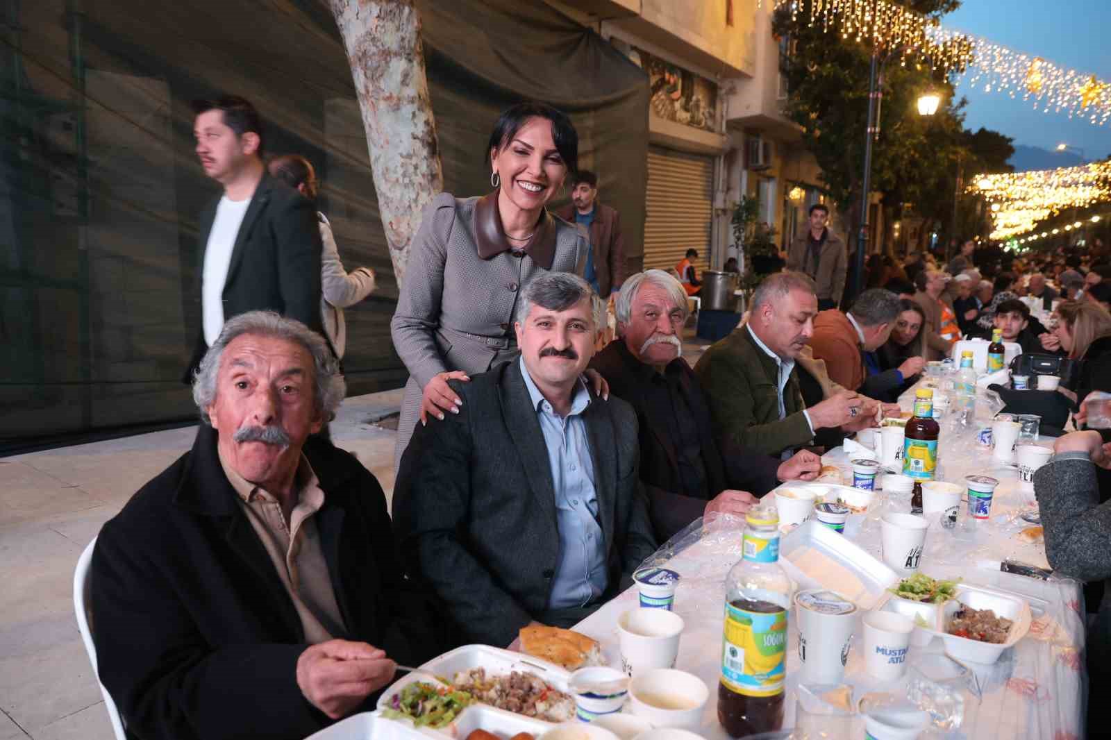 Kozan Kalesi’nden atılan topla tarihi çarşıda Ramazan coşkusu yaşandı 15 kozan kalesinden atilan topla tarihi carsida ramazan coskusu yasandi 11 OPutlIyj