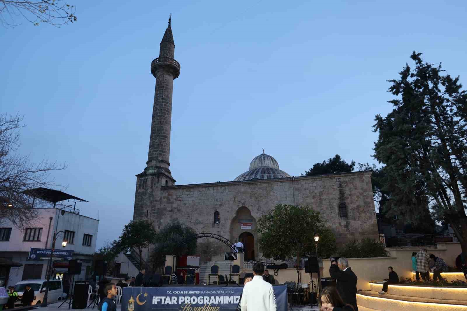 Kozan Kalesi’nden atılan topla tarihi çarşıda Ramazan coşkusu yaşandı 7 kozan kalesinden atilan topla tarihi carsida ramazan coskusu yasandi 3 Ja86fv3e