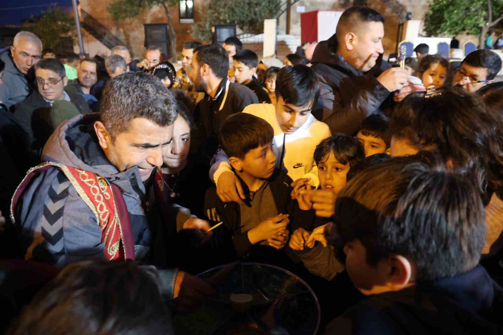 Kozan Kalesi’nden atılan topla tarihi çarşıda Ramazan coşkusu yaşandı 9 kozan kalesinden atilan topla tarihi carsida ramazan coskusu yasandi 5 A4NXG1KG