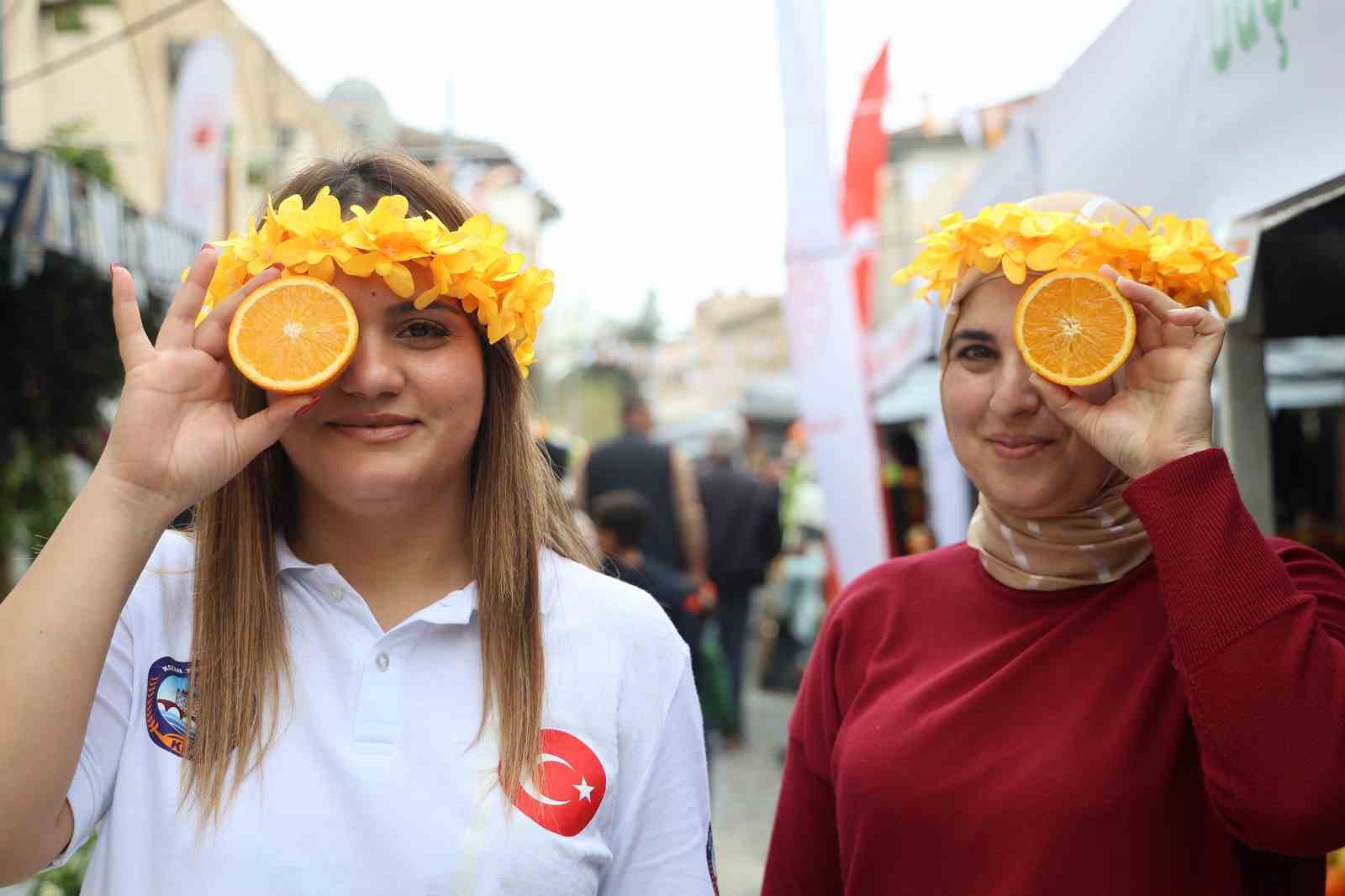 Kozan Portakal Çiçeği Festivali renkli görüntülere başladı 4 kozan portakal cicegi festivali renkli goruntulere basladi 0 9RteiNje