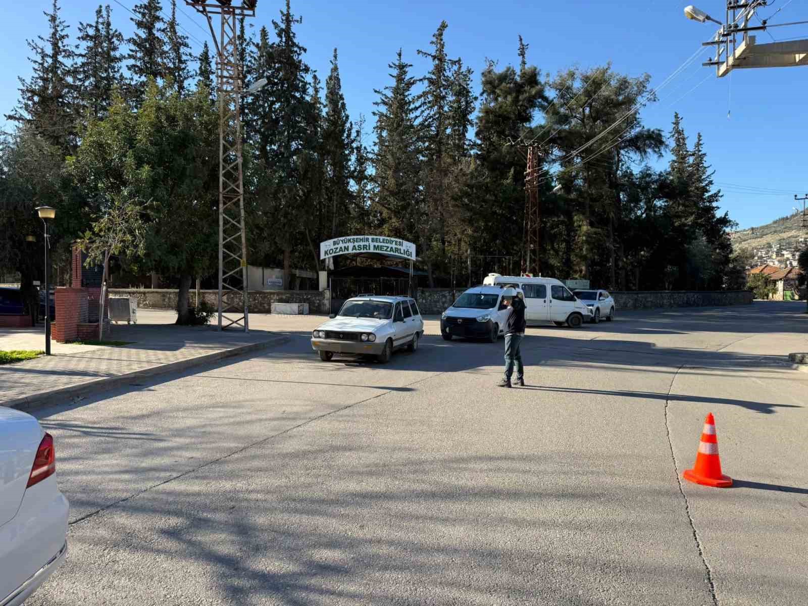 kozanda 10 arac ve 4 motosiklet trafikten men edildi 1 YXl8HGN7