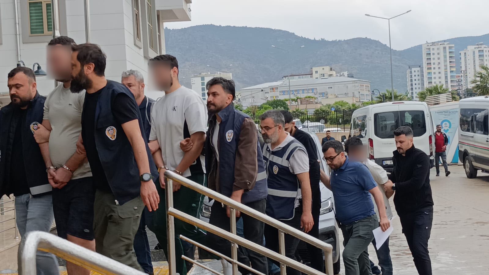 kozanda 5 cinayet suphelisi adliyeye sevk edildi 0 YXUOw2AU