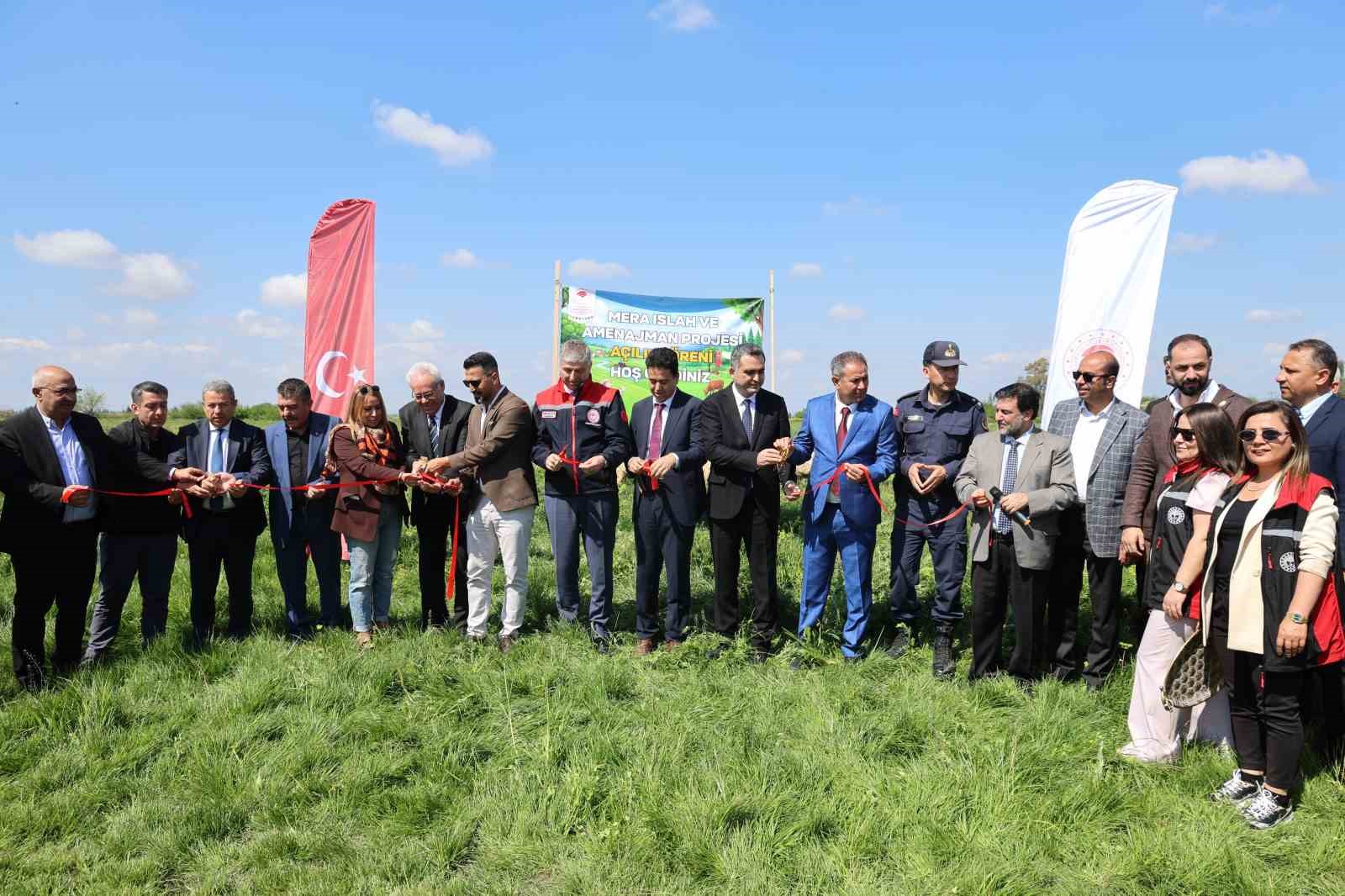 kozanda islah edilen mera alani dualarla acildi suruler alanda otlamaya basladi 1 VjLQIlTw