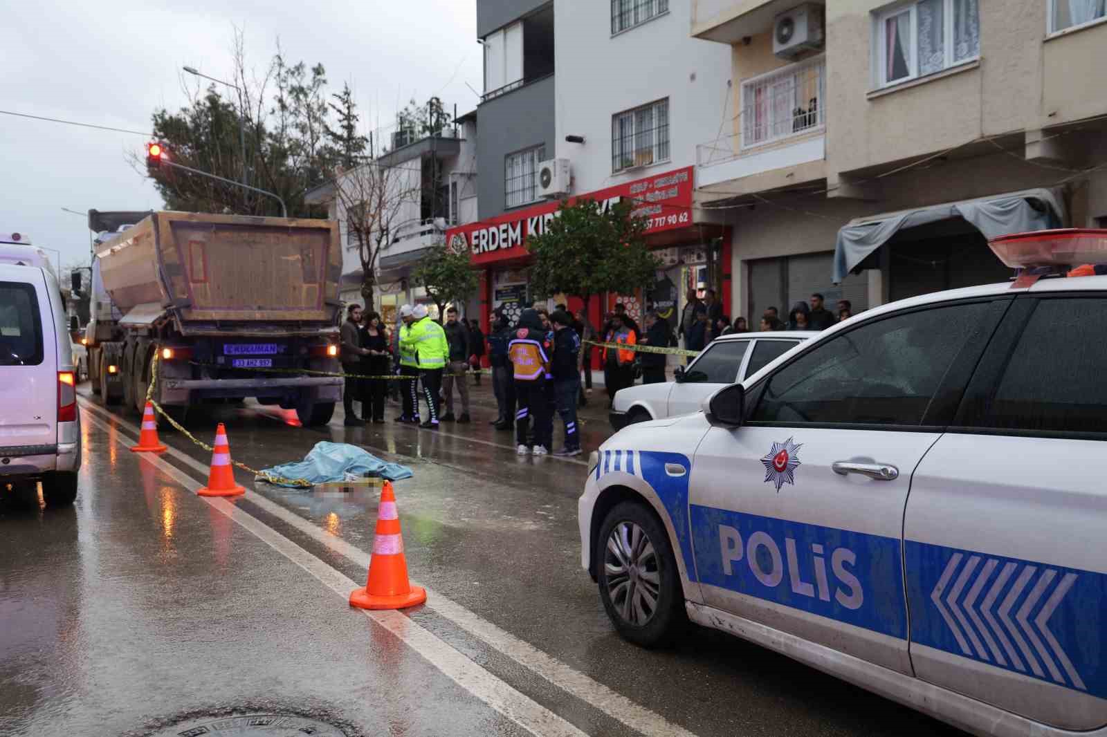kozanda kamyonun carptigi yasli adam hayatini kaybetti 1 eei6iBGt