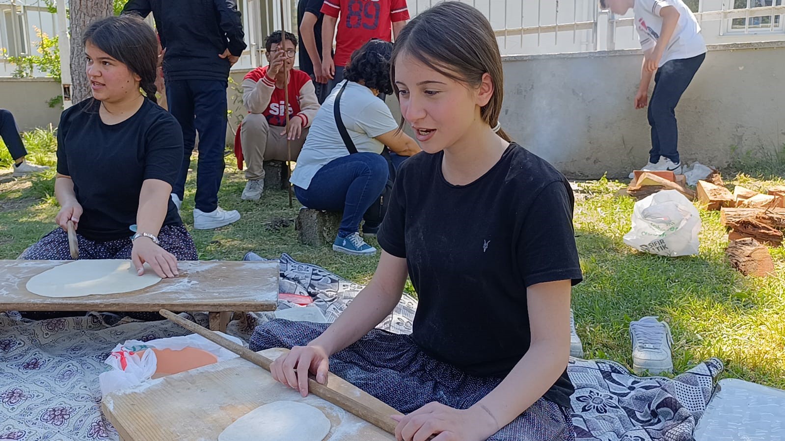 kozanda ogrenciler bahar senliginde salvar giyip adana sikmasi pisirdi 1 viO1bvS3