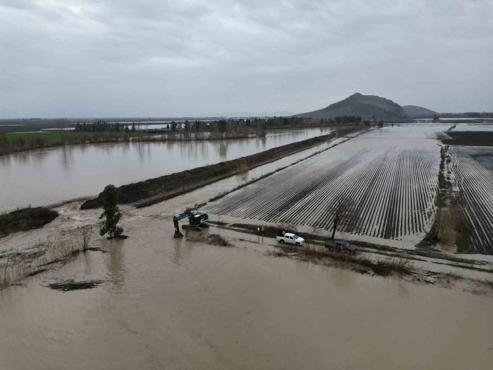 kozanda saganak taskinlara yol acti 11 li4zkKIF