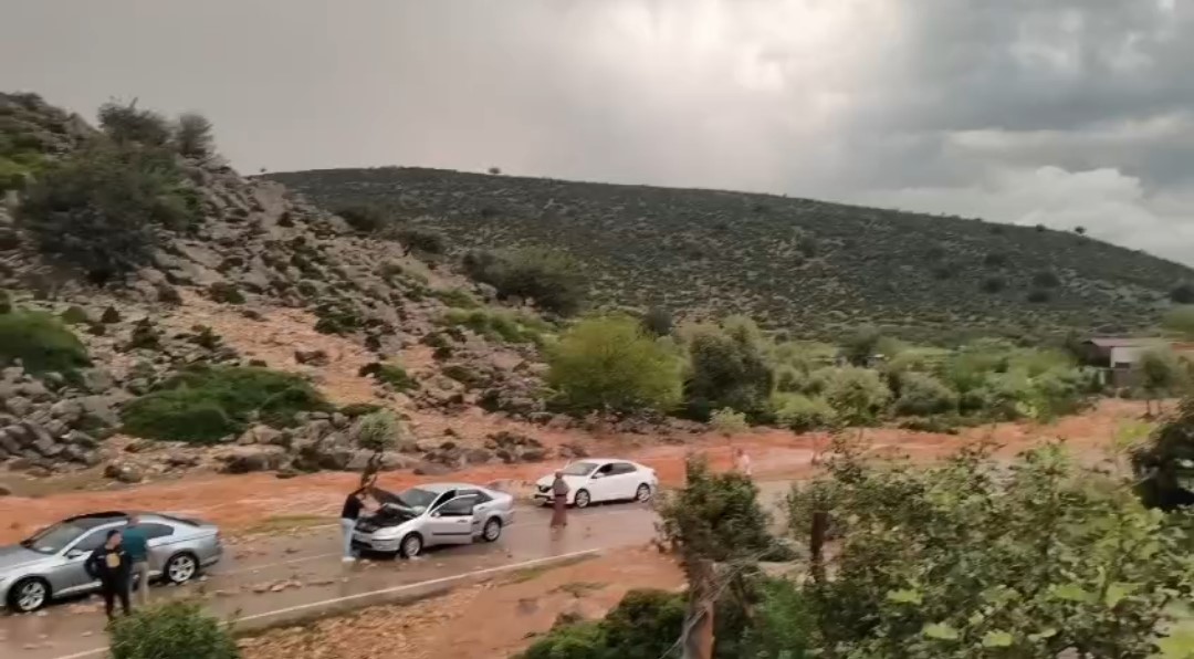 kozanda saganak ve dolu hayati felc etti yollar kapandi araclar mahsur kaldi 3 GZ1OehaE