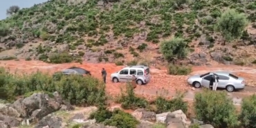kozanda-saganak-ve-dolu-hayati-felc-etti-yollar-kapandi-araclar-mahsur-kaldi-jBcrncg3.jpg