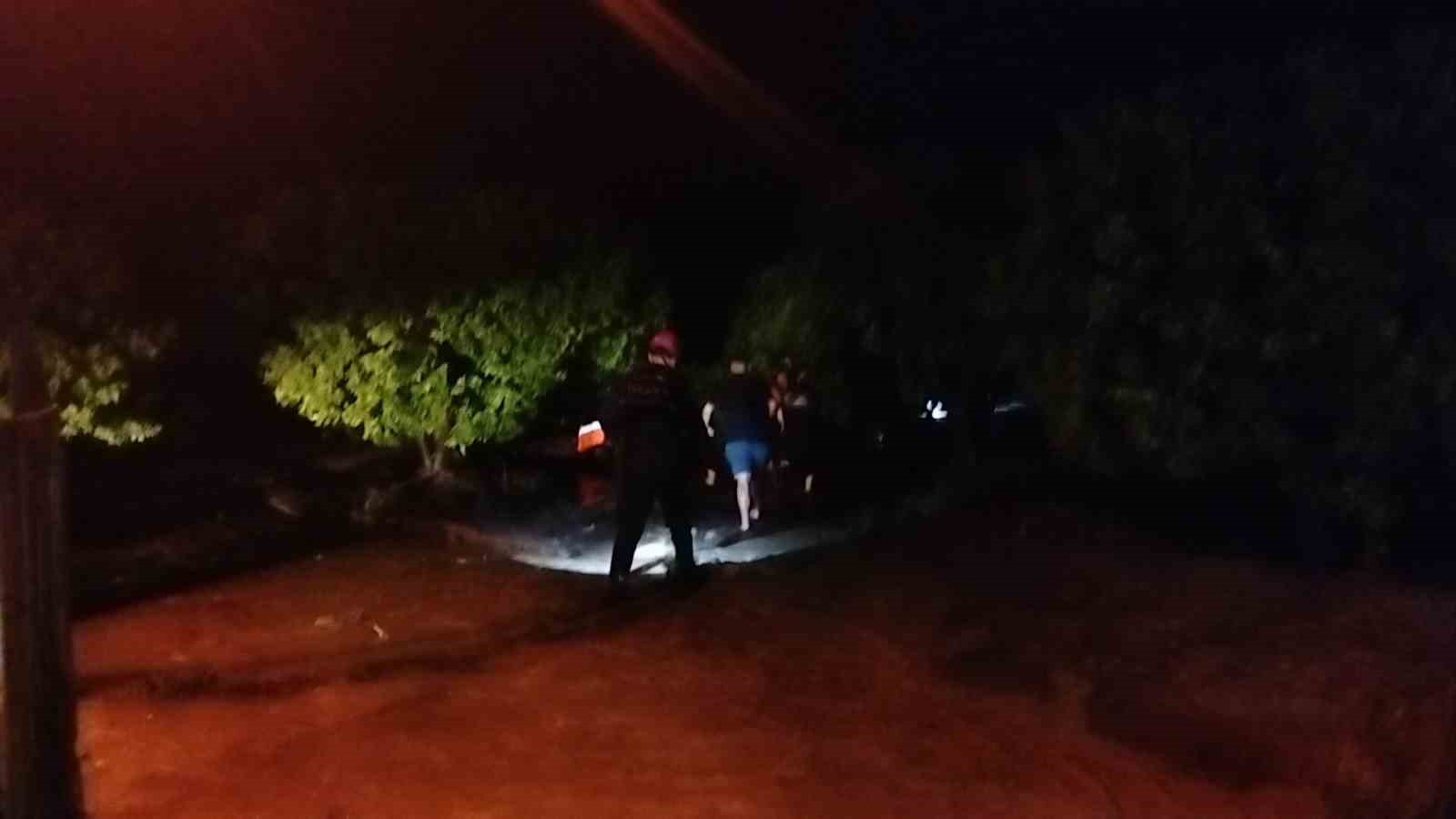 Kozan’da sel faciası: Araçtan atlayan 2 kişiden biri hayatını kaybetti 5 kozanda sel faciasi aractan atlayan 2 kisiden biri hayatini kaybetti 1 SYXjcfEL