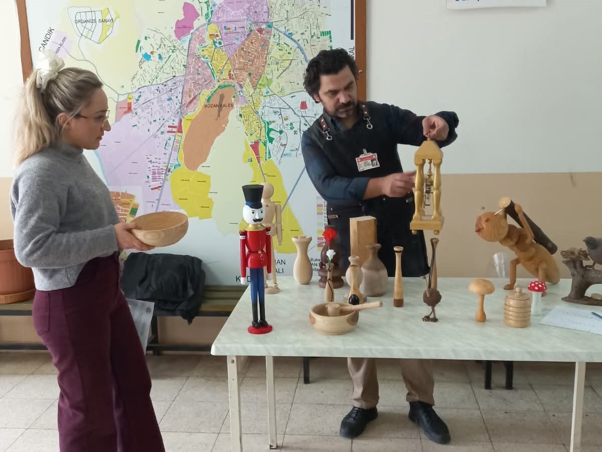 kozanda universite ogrencilerinin ahsap sanati mesaisi 4 6iglhtkX