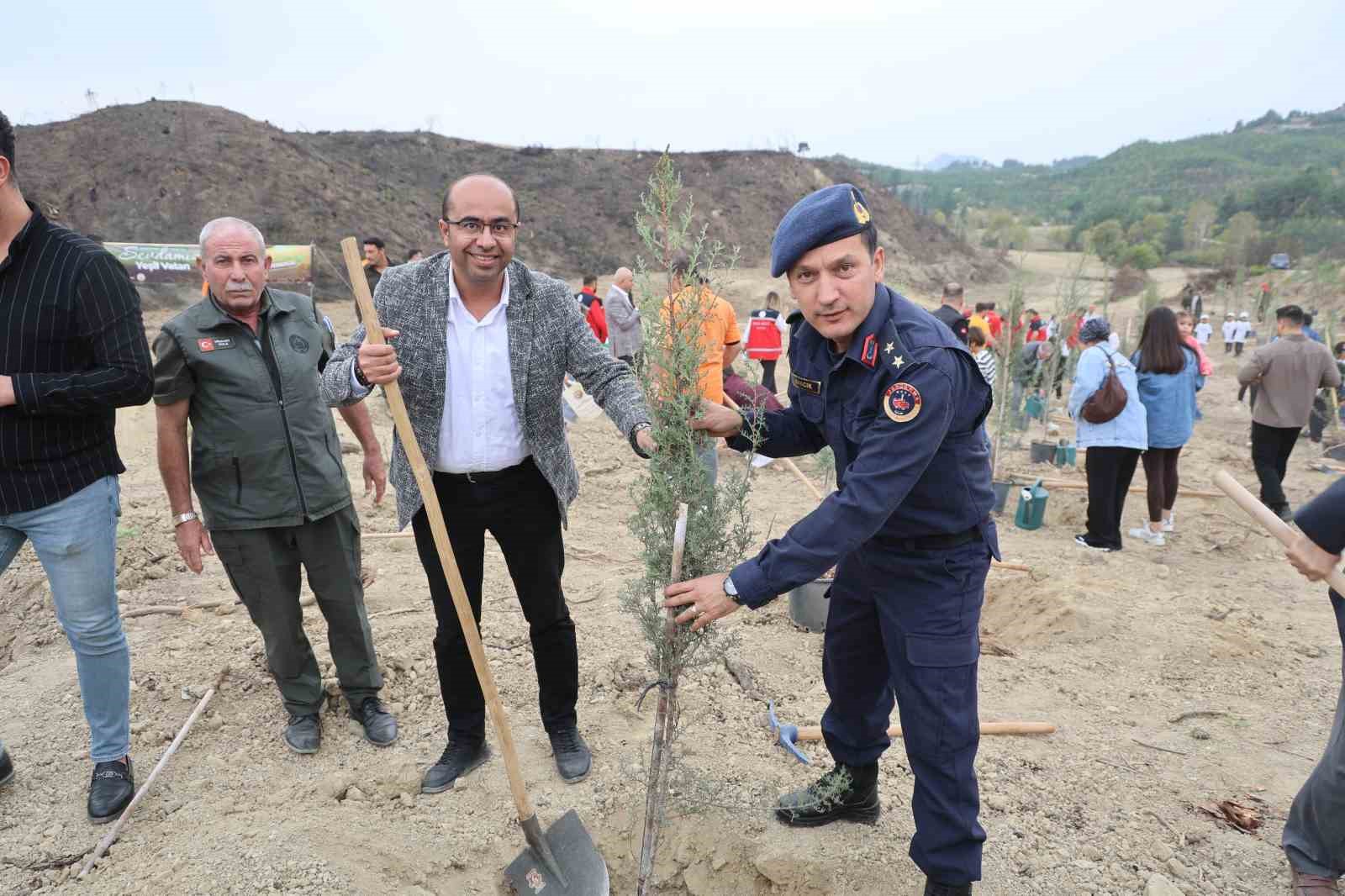 kozanda yangindan etkilenen alana dede torun fidan dikti 6 HGhPtS1T