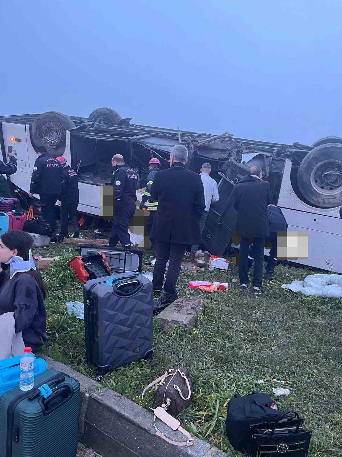 kozanda yolcu otobusu devrildi 2 olu 17 yarali 1 JiClFr7j